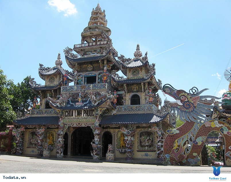 Chùa ve chai linh phước nổi tiếng ở đà lạt